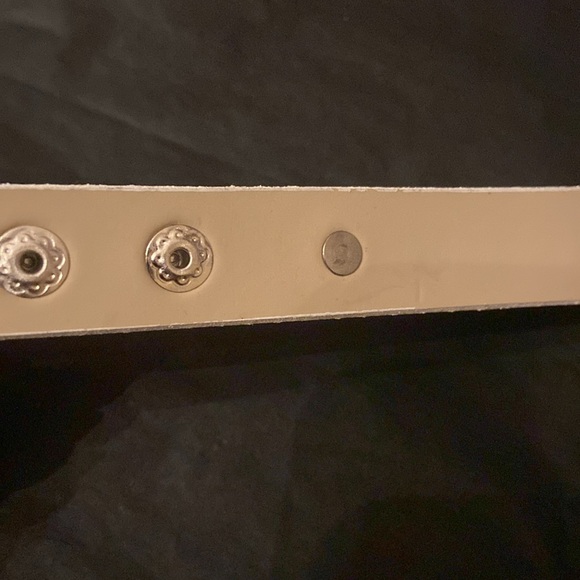 - HD Snap Button Leather Bracelet - Picture 7 of 7